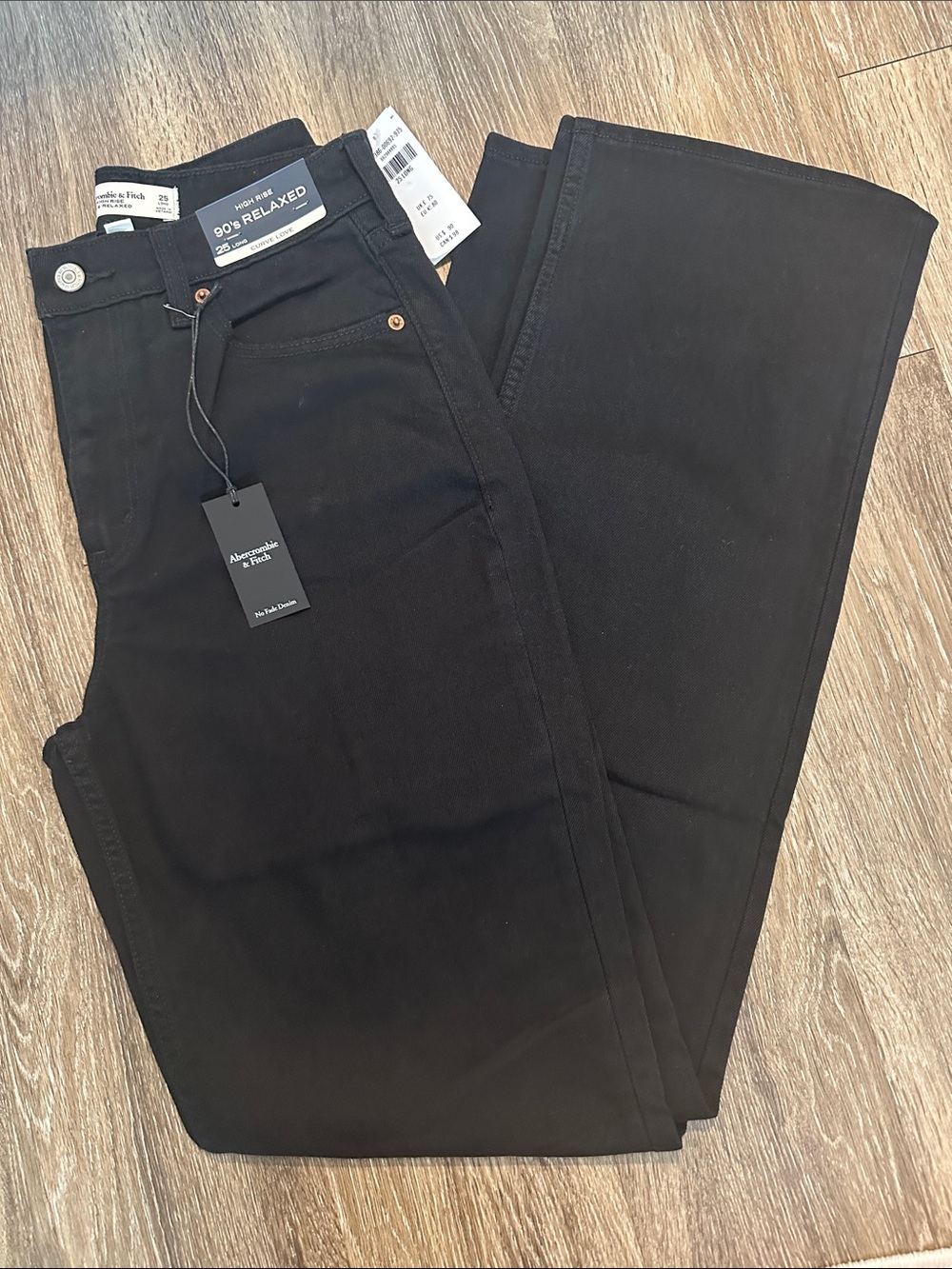 Abercrombie & Fitch Women’s 90’s Relaxed Fit Jeans, Curve Love, Black 25L